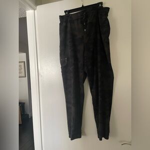 Chico's Dark Camouflage Cargo Pants blue/green.